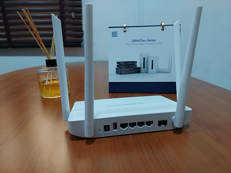 Grandstream GWN7052F Dual-Band Wi-Fi Router image 1